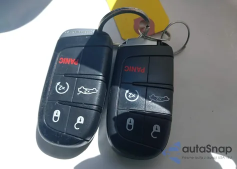 2011 Chrysler 300 Limited z USA, uszkodzony, nr VIN 2C3CA5CG2BH592083